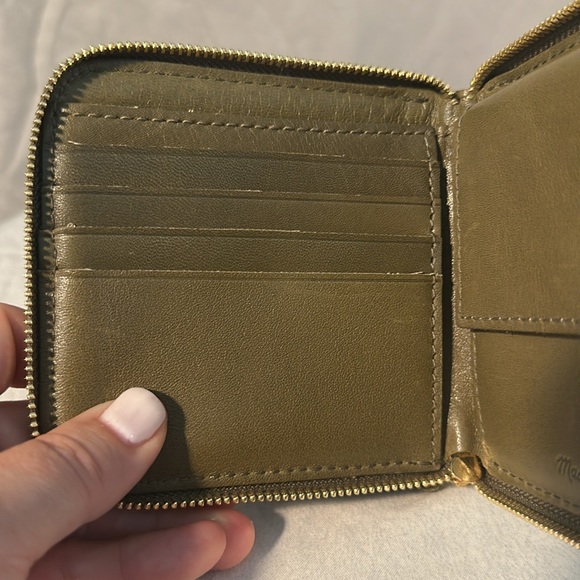 Madewell Olive Green Zip-Around Leather Wallet - Picture 7 of 9